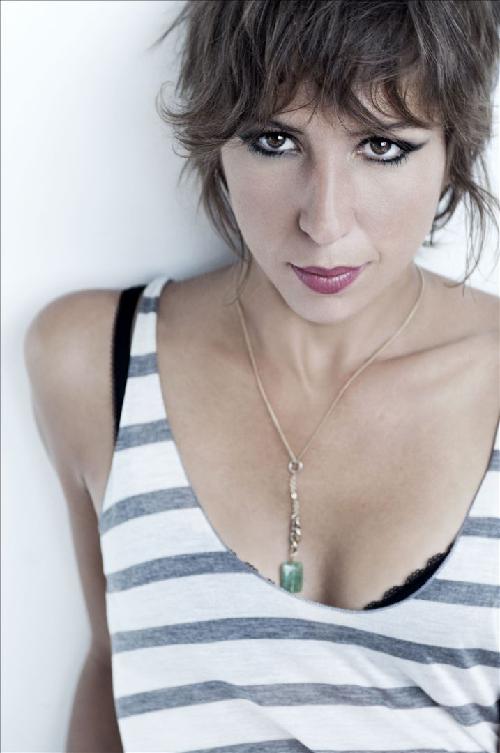 Llovera By Mia Maestro On Pandora Radio Songs Lyrics